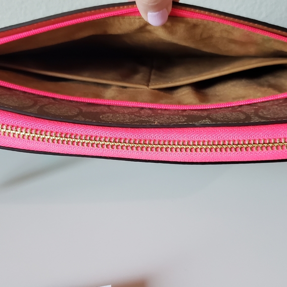 ❗SOLD❗❤Coach | Laptop Sleeve In Colorblock Signature - Picture 13 of 16